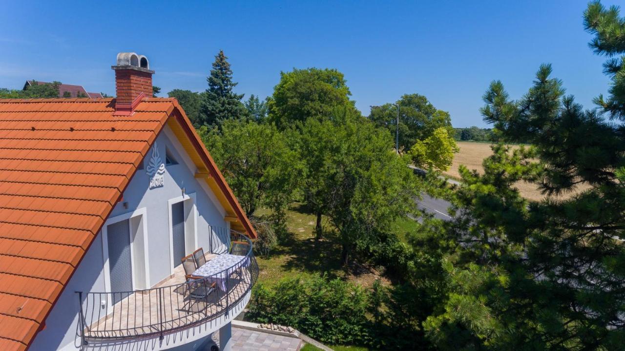 Tulipan Vendeghaz Hotel Orvenyes Bagian luar foto