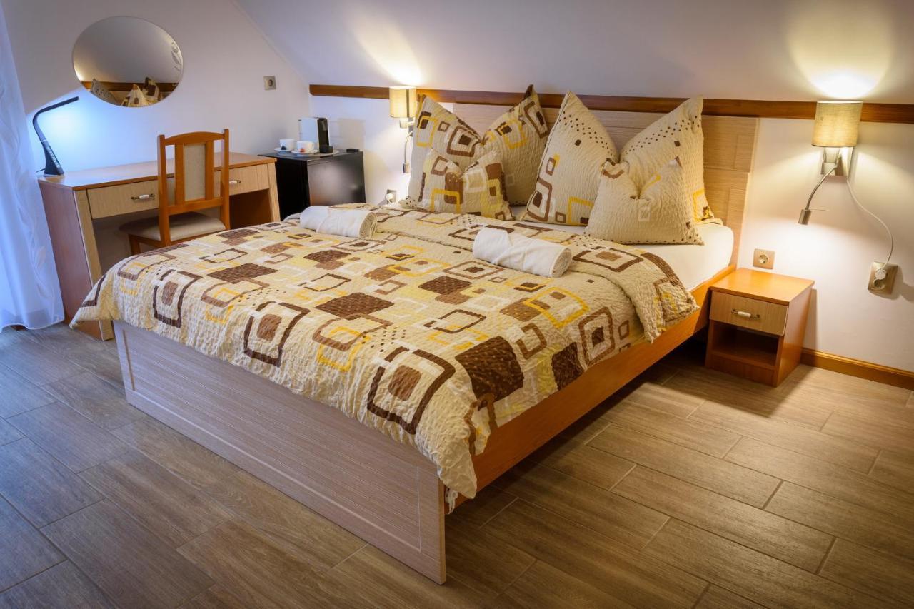 Tulipan Vendeghaz Hotel Orvenyes Bagian luar foto