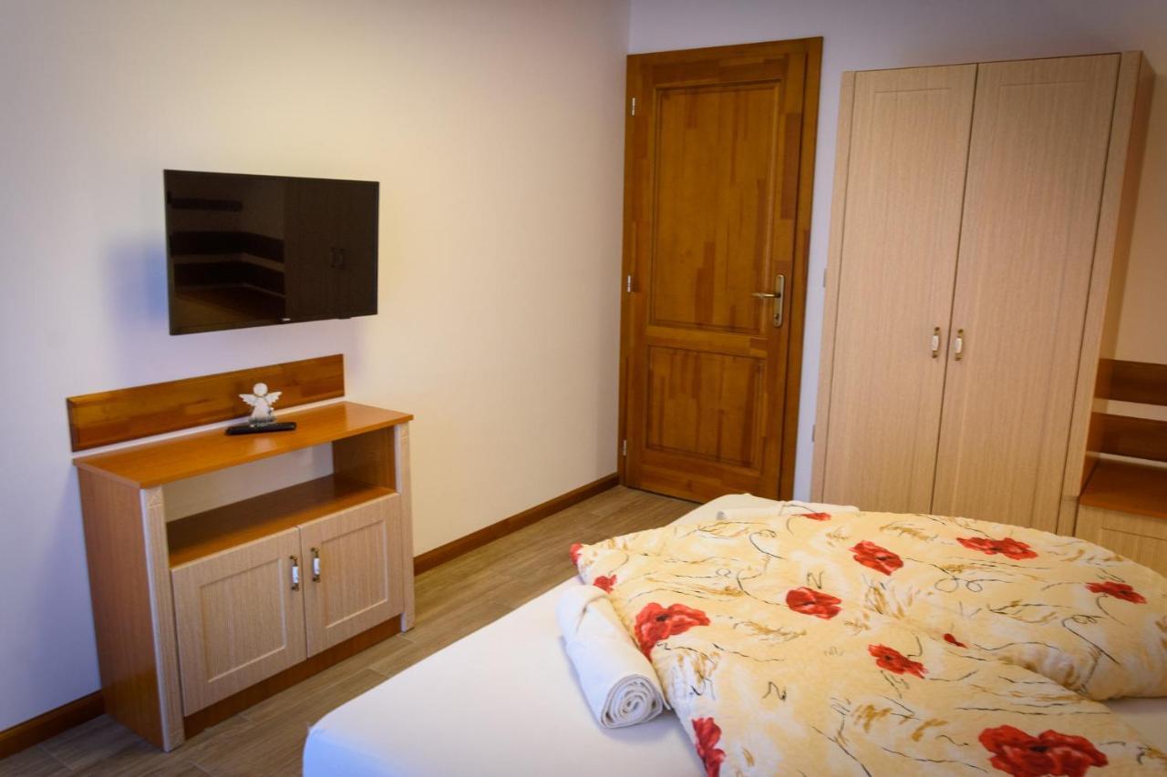 Tulipan Vendeghaz Hotel Orvenyes Bagian luar foto