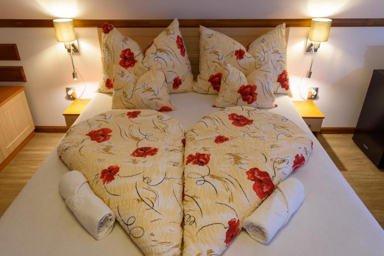 Tulipan Vendeghaz Hotel Orvenyes Bagian luar foto