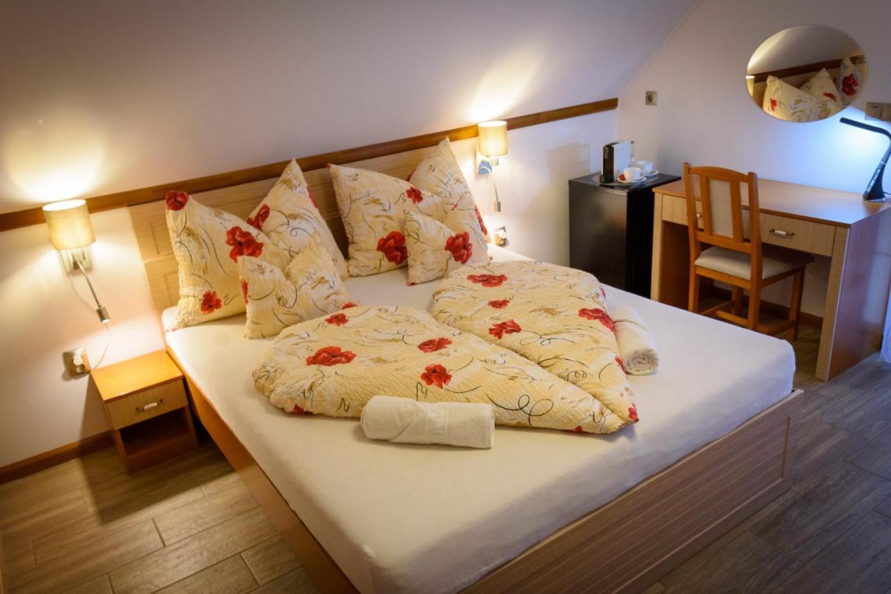 Tulipan Vendeghaz Hotel Orvenyes Bagian luar foto