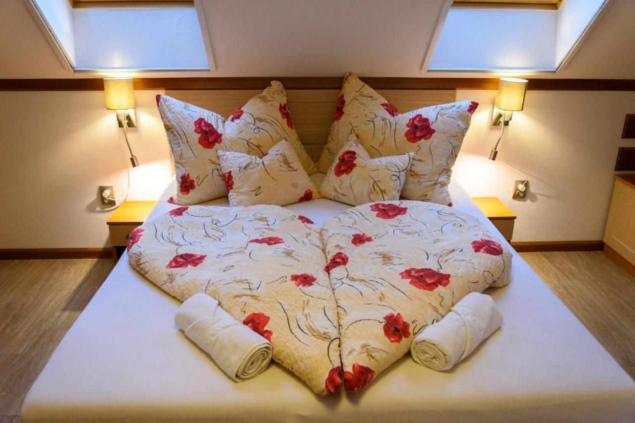Tulipan Vendeghaz Hotel Orvenyes Bagian luar foto