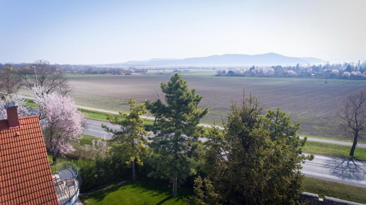 Tulipan Vendeghaz Hotel Orvenyes Bagian luar foto